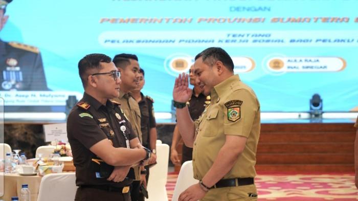 Penandatanganan Memorandum of Understanding (MoU) antara Kejaksaan Negeri se-Sumatera Utara dan pemerintah kabupaten/kota di wilayah Sumatera Utara, pada Selasa, 18 November 2025. Acara berlangsung di Aula Raja Inal Siregar, Kantor Gubernur Sumatera Utara, Kota Medan.