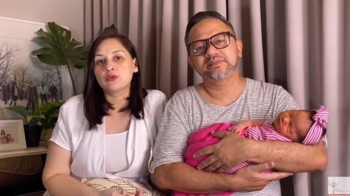 Lahirkan Anak Ke-4 Di Tengah Pandemi Corona, Mona Ratuliu Galau Tentukan Nama Buah Hati