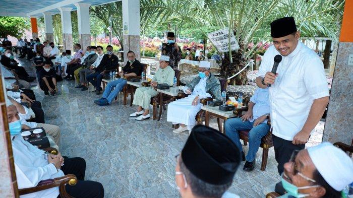 Bobby Nasution Berkunjung Ke Kediaman Syeikh KH Ali Akbar, Memohon Doa dari Para Ulama