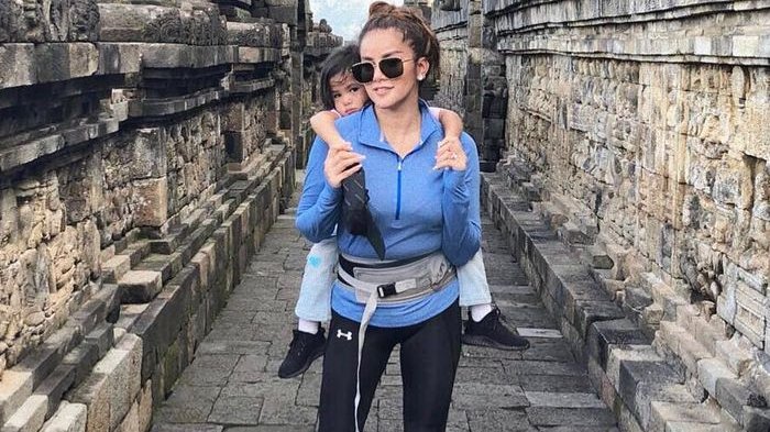 Berlibur Ke Jogja, Olla Ramlan Wisata Kuliner di Tempat Sederhana
