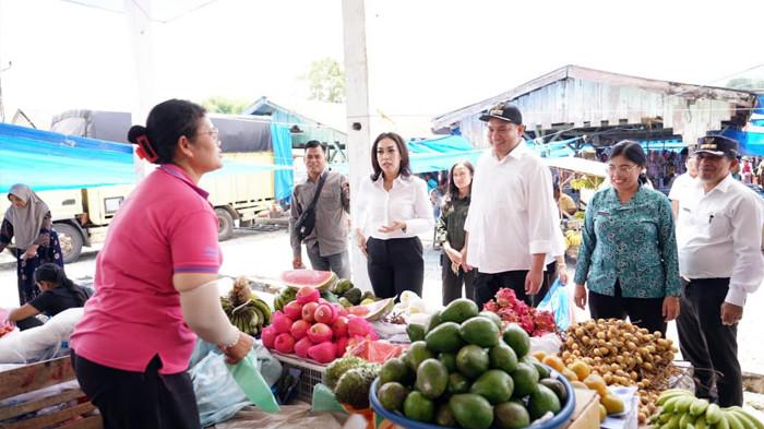 pasar tradisional Singgabur di Kecamatan Sitellu Tali Urang Julu