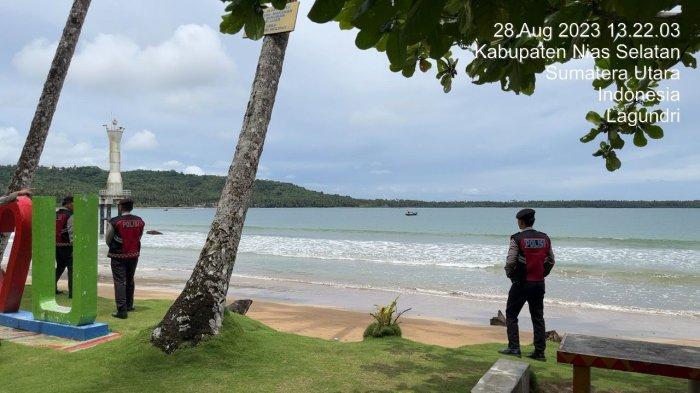 Berikan Kenyamanan Bagi Pengunjung Personel Polres Nias Patroli Objek Wisata