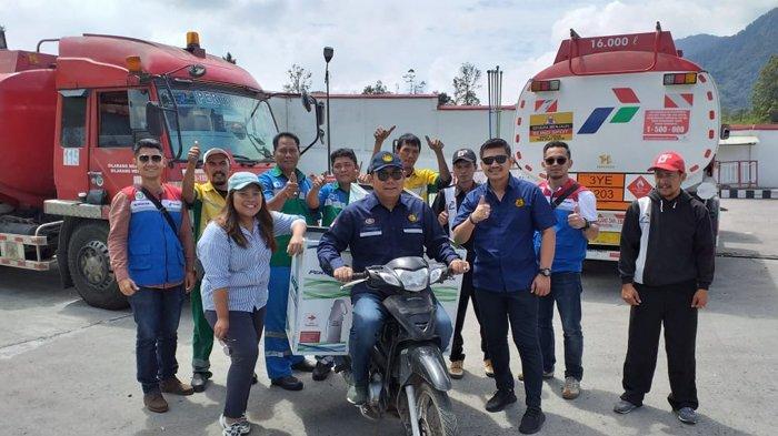 Direktur BBM BPH Migas Patuan Alfon Simanjuntak meninjau langsung kesiapan Pertamina Marketing Operation Region (MOR) I dalam menghadapi arus balik. Alfon menemui tim Satgas Rafi Pertamina di Posko kantor MOR.