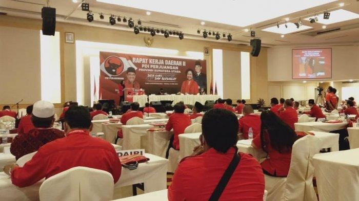 Buka Rakerda PDIP Sumut, Djarot: Dukung Presiden Babat Preman