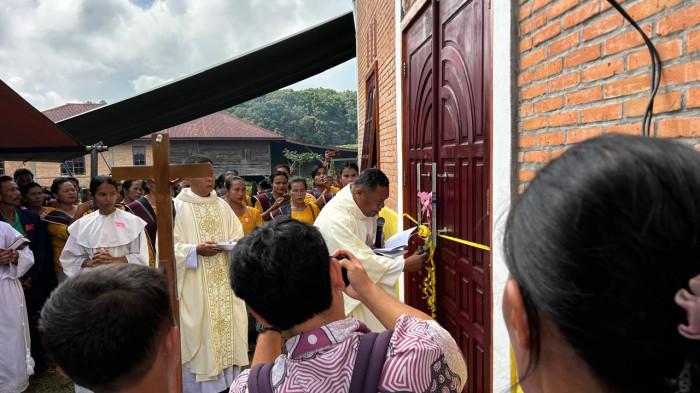 pemberkatan Gereja Stasi Santa Theresia Lumban Malau di Samosir