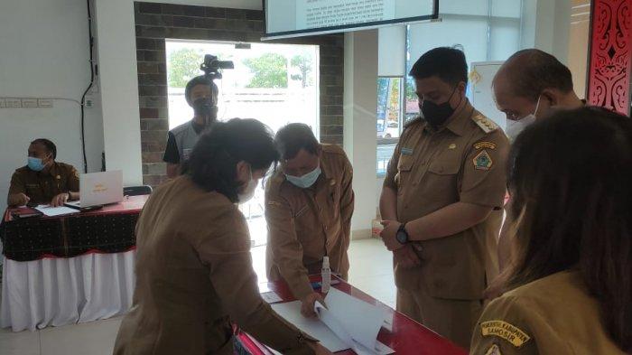 Muluskan Program 100 Hari, Bupati Samosir Vandiko Gultom Bikin Kontrak Kerja Para OPD