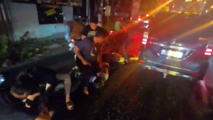 DALANG PEMBUNUHAN KACAB BANK - Detik-detik penangkapan tiga pelaku utama berinisial DH, YJ, dan AA dalam kasus penculikan dan pembunuhan Kacab Bank BUMN, Muhammad Ilham Pradipta, Sabtu (23/8/2025) di Solo, Jawa Tengah.