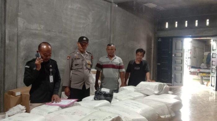 Polres Labuhanbatu Kawal Pendistribusian Logistik Pemilu 2024