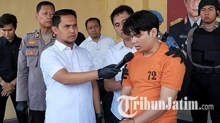 PENGAKUAN - Alvi Maulana (24) tega membunuh dan memutilasi TAS (25) warga Desa Made, Kecamatan/Kabupaten Lamongan, Jawa Timur, yang tak lain adalah kekasihnya. Dia mengaku kesal sering diomeli korban hingga gelap mata membunuh dan memutilasi korban dan membuang potongan tubuhnya di Pacet, Mojokerto.