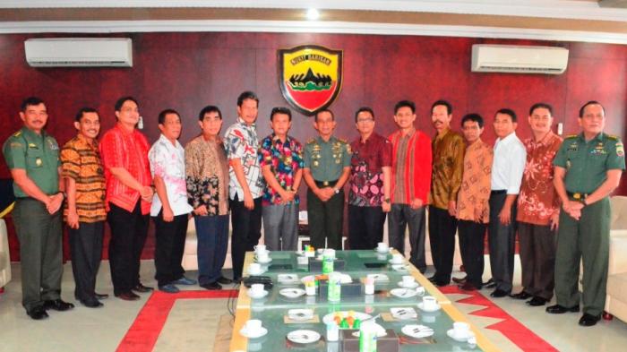 Eshagimga shamol esdi, tingla