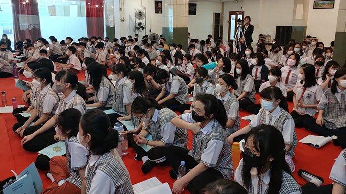 Perayaan Waisak di IT&B Carnegie Berlangsung Hikmat