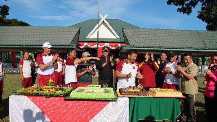 Semarak HUT Bhayangkara dan Dirgahayu Kodam I/BB, Polres Se-Tabagsel Gerak Jalan Santai dengan TNI