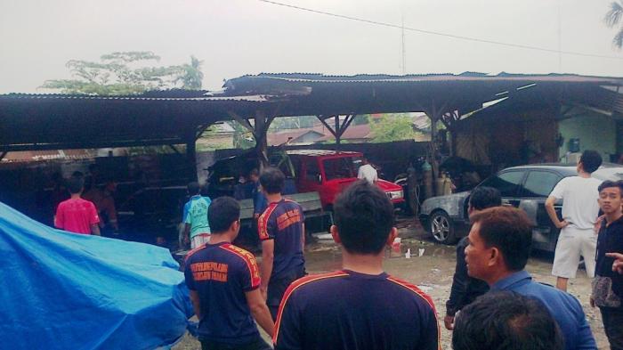 BREAKING NEWS: Bengkel Mobil Terbakar Diduga Karena Percikan Api ke Tangki