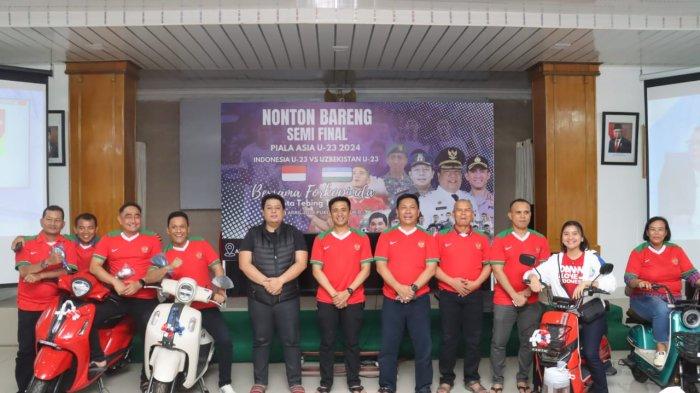 Beri Dukungan Kepada Timnas, Kapolres Tebing Tinggi Nobar Semifinal Piala U23 Bersama Warga