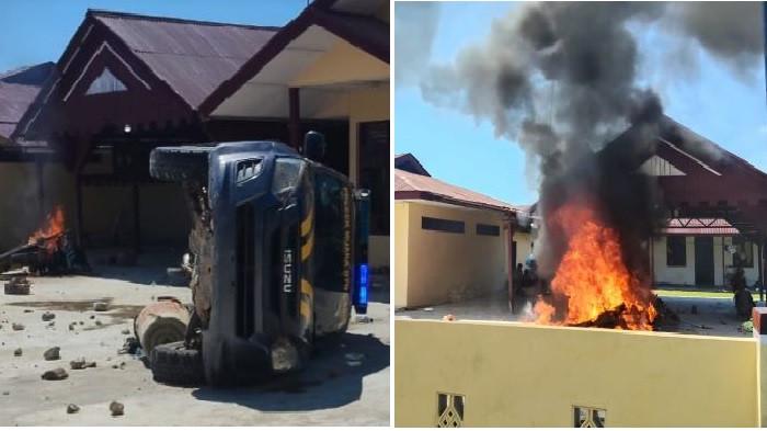 DIBAKAR - Suasana Polsek Muara Batang Gadis Mandailing Natal mencekam, Sabtu (20/12/2025). Warga membakar sepeda motor dan mobil dinas polisi diduga karena melepas bandar narkoba.