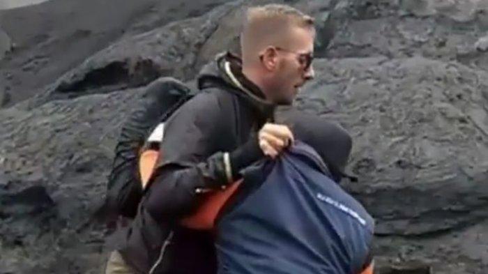 Detik-detik Turis Asing Paksa Masuk Gunung Bromo hingga Banting Petugas yang Melarang