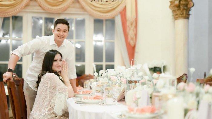 Pasangan Adly Fairuz dan Angbeen Rishi.