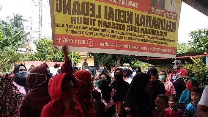 Tak Dapat Bansos Rp 600 Ribu, Puluhan Ibu Protes, Datangi Kantor Lurah Kedai Ledang