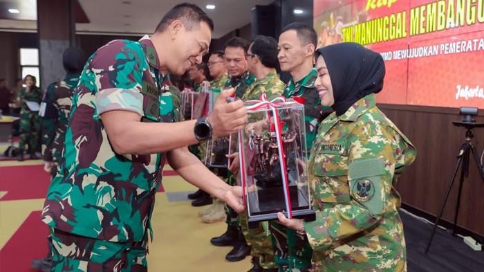 raih penghargaan TNI Manunggal Membangun Desa