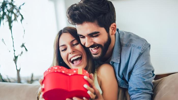 RAMALAN ZODIAK- Menurut ramalan zodiak 14 Februari 2026, ada energi positif di momen Hari Valentine.