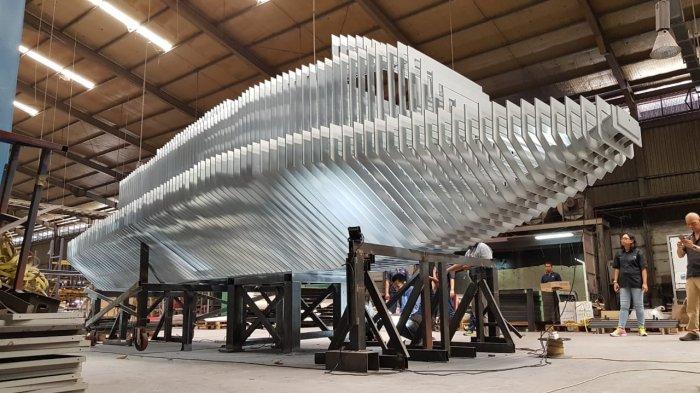 POTRET Replika KM Sinar Bangun, Dibangun dengan Plat Baja Sepanjang 8 Meter dengan Berat 8 Ton