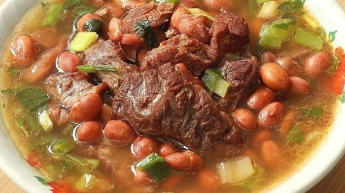 SAJIAN NATAL- Sup brenebon kaki babi adalah hidangan berkuah yang cocok disuguhkan di momen Natal dan Tahun Baru.