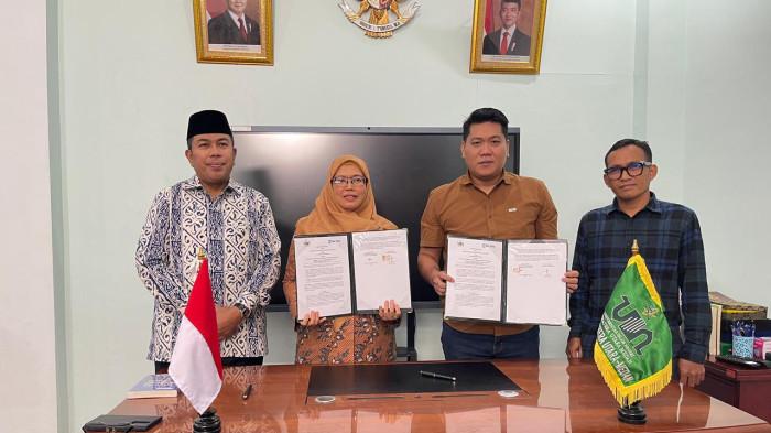 Universitas Islam Negeri Sumatera Utara (UINSU) resmi menjalin kerja sama dengan Tribun Medan melalui penandatanganan nota kesepahaman (MoU) antara Rektor UINSU Prof. Dr. Nurhayati, M.Ag dan Pemimpin Redaksi Tribun Medan, Iin Sholihin.