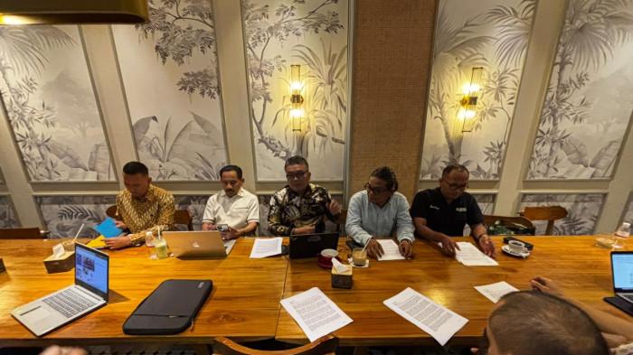 WAJIB DIBEBASKAN - Rinto Maha dan Laksamana Muda (Purn) Surya Wiranto sebagai penasehat hukum Laksda (Purn) Leonardi berharap kliennya dibebaskan usai Pengadilan Tolak Gugatan Navayo International, Kamis (9/1/2026).