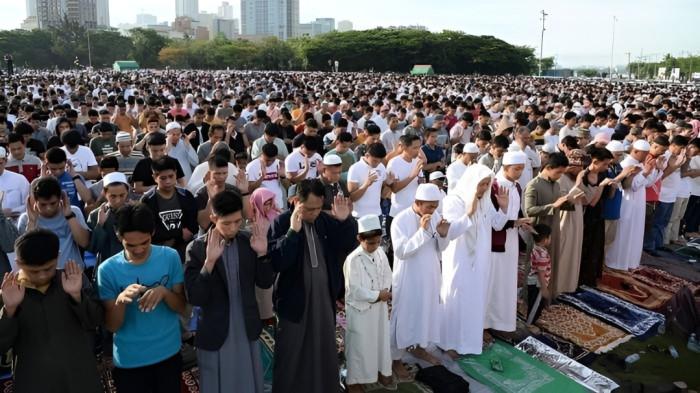 IDUL ADHA- Ilustrasi salat Idul Adha yang dilaksanakan di lapangan terbuka.
