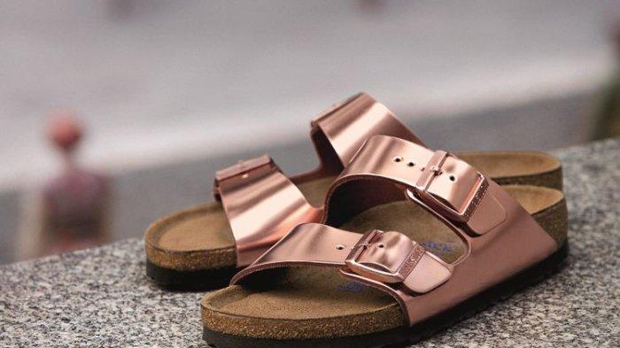 Ingin Tampil Stylish, Ini Pilihan 5 Sandal Kulit Bagi Pria