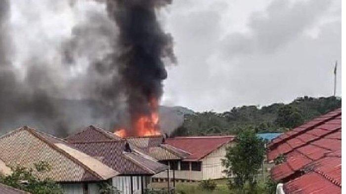 KKB Papua Semakin Mengganas, Suara Tembakan Bertubi-tubi, Kantor Dukcapil dan Gedung SMK Dibakar