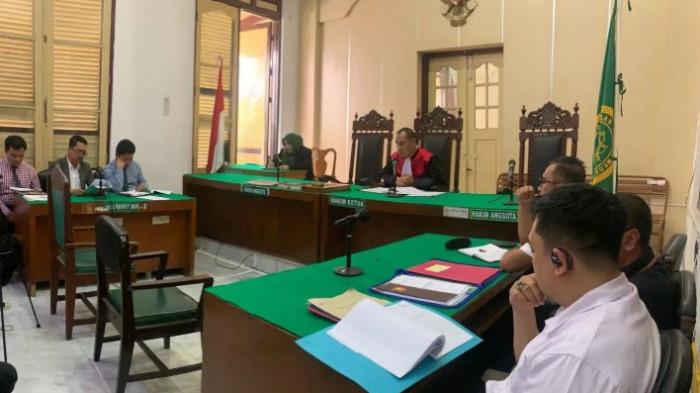 SIDANG PRAPERADILAN - Pengadilan Negeri Medan saat mengelar sidang praperadilan yang diajukan Kompol Ramli Sembiring, Kamis (10/7/2025). Kompol Ramli kini jadi buronan