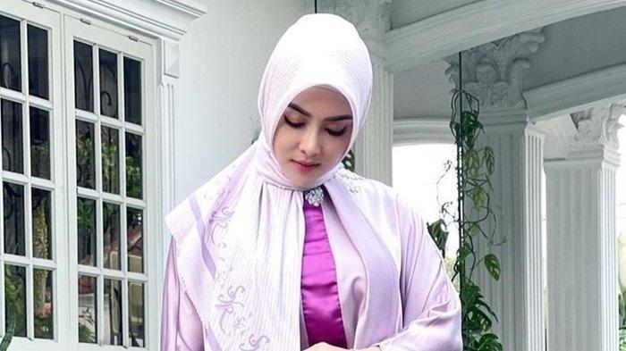 Pamer Foto di Instagram, Netizen Malah Soroti Hal Ini Pada Unggahan Syahrini, Disebut tak Tahu Malu