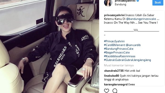 Syahrini Posting Foto Kebersamaannya dengan Pria Bule, Netizen: Lha, Itu Kok Ada yang Nongol
