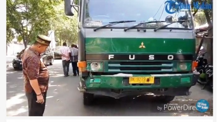 NEWS VIDEO: Truk Maut Seruduk Barisan Motor yang Berhenti di Traffic Light, 3 Orang Tewas