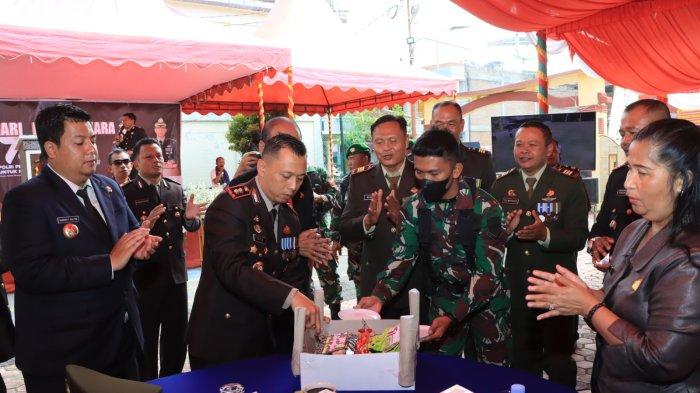 Syukuran Bhayangkari ke-77, Kapolres Samosir Potong Tumpeng Bersama Forkopimda Lambangkan Sinergitas