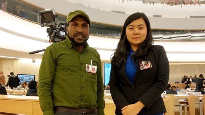 Victor Yeimo pentolan Komite Nasional Papua Barat (KNPB) bersama pengacara Veronica Koman di gedung PBB Jenewa