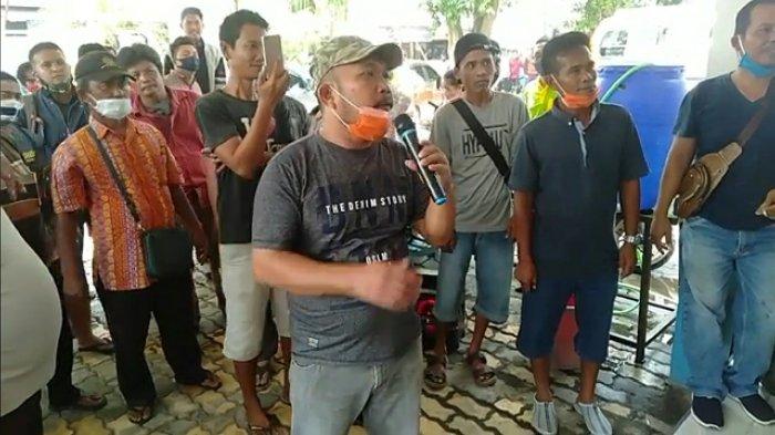 Kades Dituduh Selingkuh, Warga Ramai-Ramai Segel Kantor Desa dan Datangi Camat Sunggal