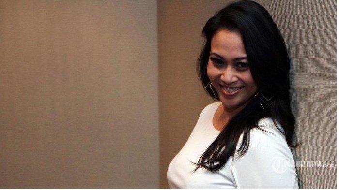 Yigit erining ogziga kirdi Yuqori texnologiyali porno onlayn