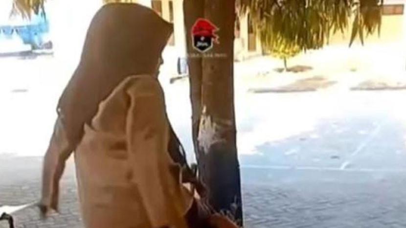 SOSOK Anak Kepsek Viral Tendang Teman Sendiri Gegara Buang Sampah, Berakhir Dipolisikan