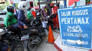 03092022_ANTREAN_PENGISIAN_BBM_DANIL_SIREGAR_1jpg.jpg