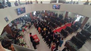 40-anggota-DPRD-Kabupaten-Karo-periode-2024-2029-menjalani-pelantikan-dan-pengambilan.jpg