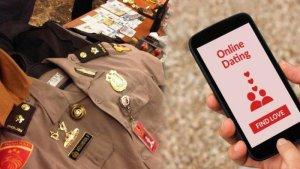 APES-Bu-Dosen-Ditipu-Polisi-Gadungan-Usai-Kenalan-via-Aplikasi-Kencan-Rp50-Juta-Melayang.jpg