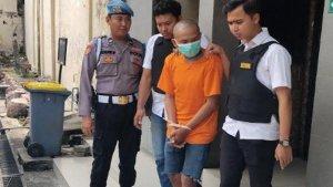 AYAH-TIRI-KEJAM-Petugas-Polres-Mojokerto-Kota-mengamankan-pelaku-penganiayaan-anak-tiri.jpg