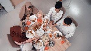Adab-dan-tata-cara-berbuka-puasa-Ramadhan-1444-H.jpg