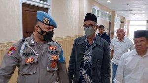 Ahmad-Nasrullah-tengahpakai-peci-ditetapkan-sebagai-tersangka.jpg