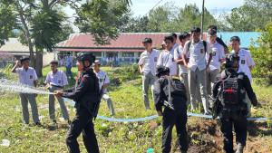 Aksi-cepat-Brimob-mencegah-api-meluas-dan-disambut-apresiasi-warga-setempat.jpg