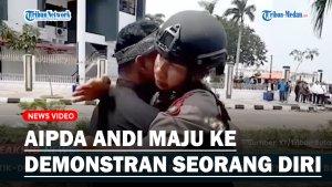 Aksi-heroik-Aipda-Andi-Hidayat-untuk-meredam-amarah-demonstran-di-Pulau-Rempang.jpg