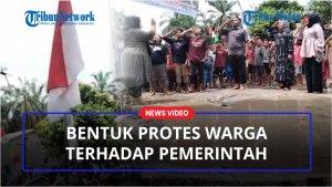 Aksi-upacara-di-areal-jalan-rusak.jpg