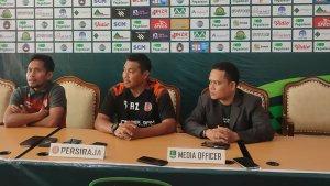 Andik-Vermansyah-dan-Pelatih-Konferensi-Pers-Lawan-PSMS.jpg